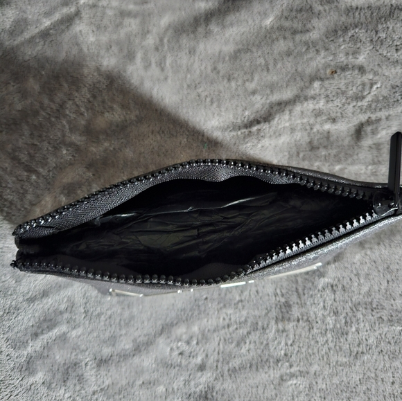 New Mac cosmetic bag - Picture 2 of 7